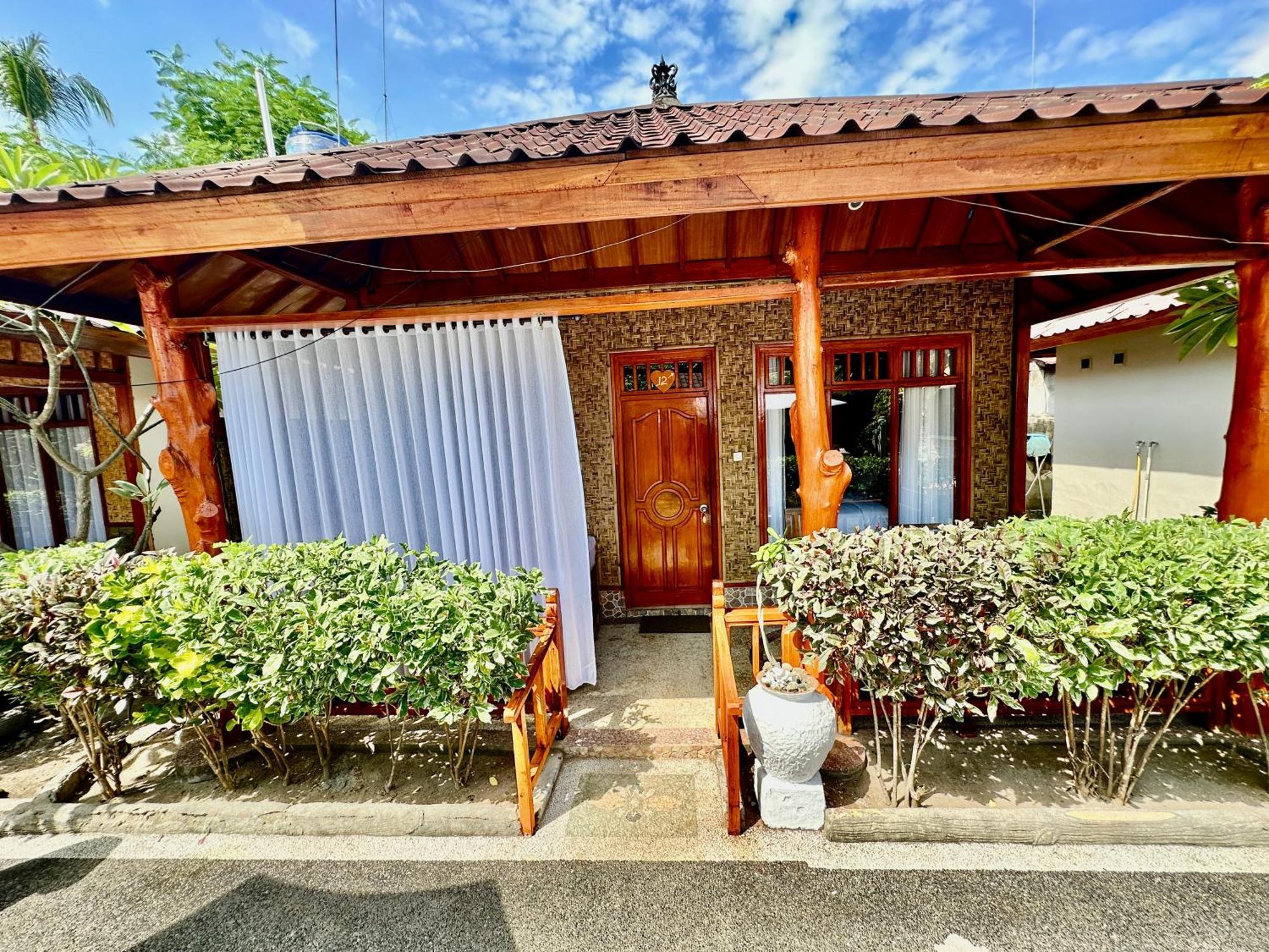 Sunny Rose Bungalows Gili Air - Adults Only Екстер'єр фото