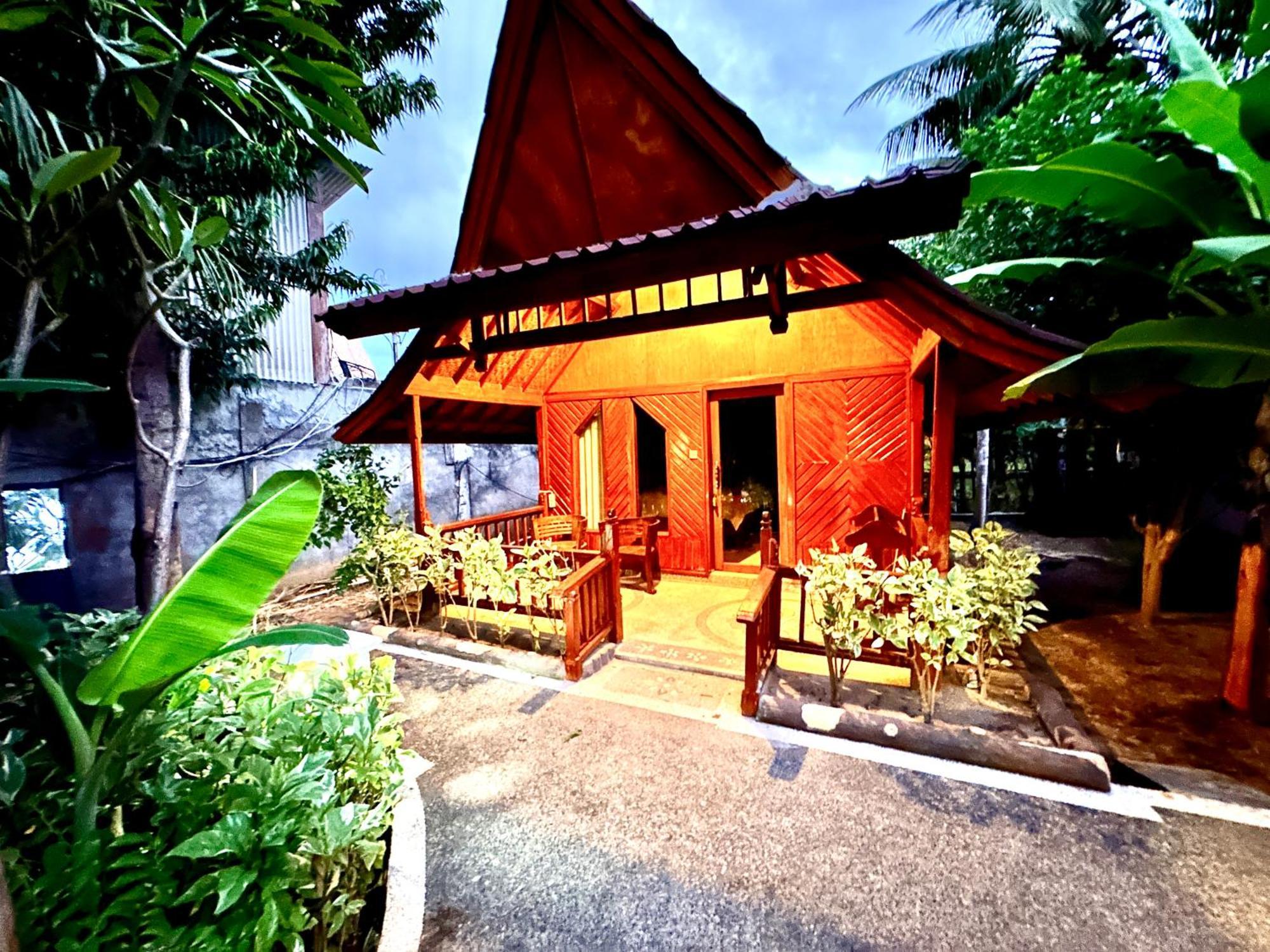 Sunny Rose Bungalows Gili Air - Adults Only Екстер'єр фото