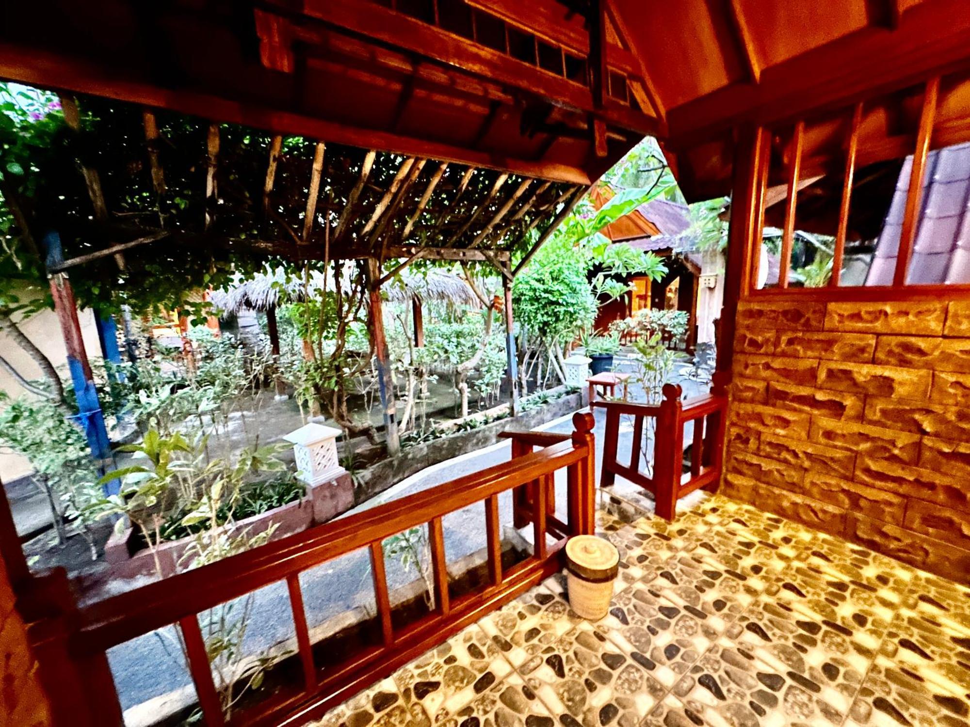 Sunny Rose Bungalows Gili Air - Adults Only Екстер'єр фото