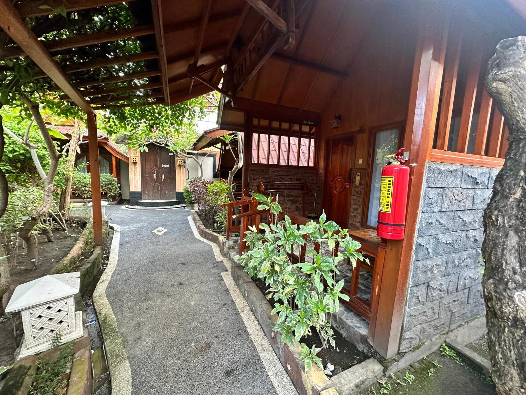 Sunny Rose Bungalows Gili Air - Adults Only Екстер'єр фото